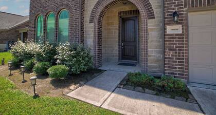 Lakeview Mansion A Chic Estate