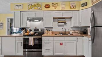 House, Multiple Beds, Kitchen, Garden View | Private kitchen | Coffee/tea maker