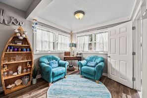 House, Multiple Beds, Kitchen, Garden View | Interior - Mermaid Cottage 3 BDR Charmer! (St. Augustine)