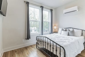 Townhome - flera sängar - kök - utsikt mot staden (Eastside Elegance) | Utsikt från rummet