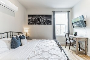 Townhome, Multiple Beds, Kitchen, City View (Eastside Elegance)