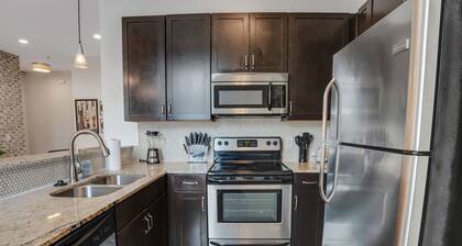 Modern Loft Near West End!