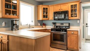 House, Multiple Beds, Hot Tub | Private kitchen | Coffee/tea maker