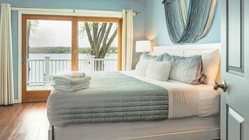 House, Multiple Beds, Hot Tub | 4 bedrooms, individually decorated, individually furnished, bed sheets