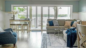 House, Multiple Beds, Hot Tub | Living area