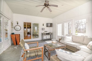 House, Multiple Beds, Patio, Garden View (Pete's Place) | Living area | 42-inch flat-screen TV with digital channels, fireplace