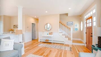 House, Multiple Beds, Patio, Garden View (Pete's Place) | Interior