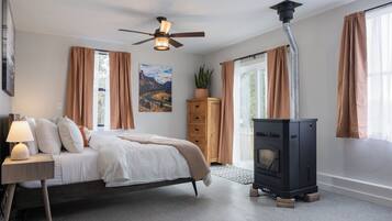 Kamer, 1 kingsize bed, terras, uitzicht op bergen | 1 slaapkamer, individueel gedecoreerd, individueel gemeubileerd