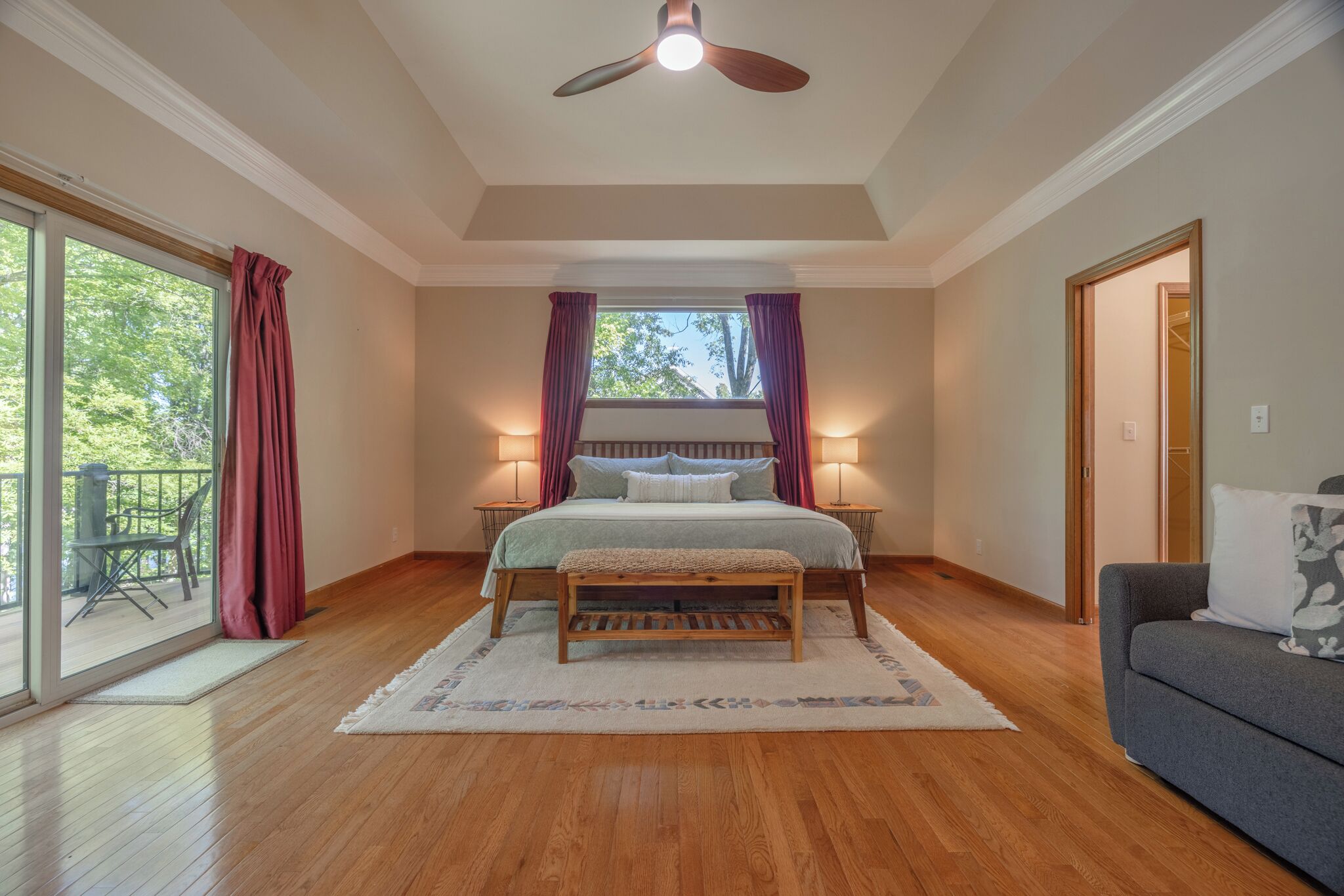 5 bedrooms, iron/ironing board, WiFi, bed sheets