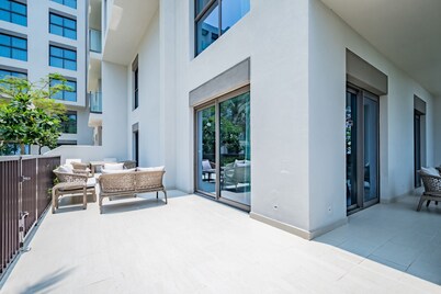 Seafront 4BR Apartment with Assistant Room in The Address Fujairah Residences Block B, Fujairah