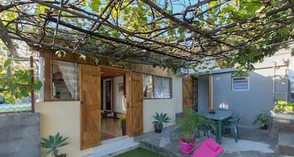 LE LETCHI : Grande maison spacieuse et accueillante située à Saint-Leu