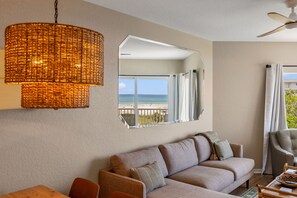 Smart TV, ping pong - Coastal Beachfront Escape in Treasure Island! (Treasure Island)