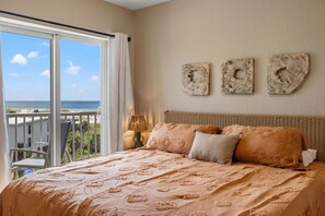 2 dormitorios, escritorio, tabla de planchar con plancha y cuna de viaje