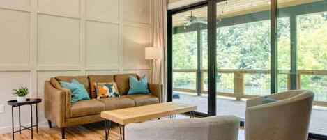 TV, fireplace, stereo