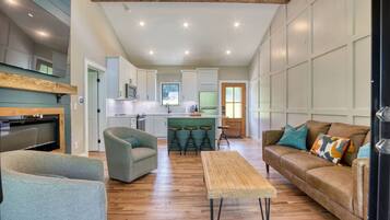 Télévision, cheminée, chaßne hi-fi