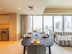 Apartamento luxo | Opções para refeição no quarto