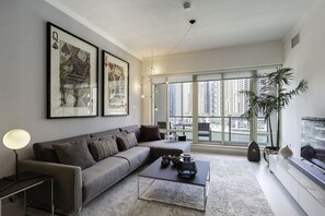 Smart TV, stereo - Dubai Marina | Walking distance to metro | Marina View (Dubai)