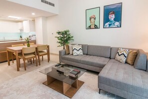 Smart TV, stereo - Newly Furnished 1BR | 10mins drive to DXB Airport (Dubai)