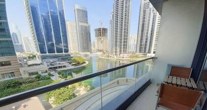 Spacious Studio with Full Lake View!