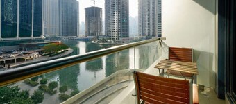 Spacious Studio with Full Lake View!