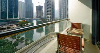 Spacious Studio with Full Lake View!