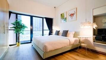 Iron/ironing board, WiFi, bed sheets