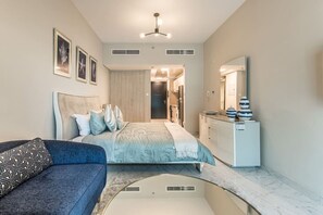 Fer et planche à repasser, Wi-Fi gratuit, draps fournis