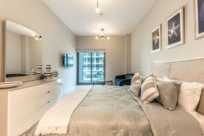 Een strijkplank/strijkijzer, gratis wifi, beddengoed