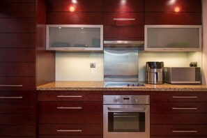 Fridge, microwave, oven, stovetop - Luxury studio at Downtown! Full Burj Khalifa View (Business bay, Dubai)