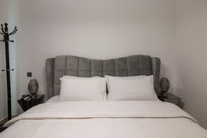 Desk, iron/ironing board, free WiFi, bed sheets - Luxury studio at Downtown! Full Burj Khalifa View (Business bay, Dubai)