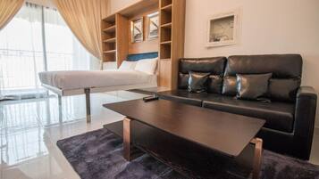 Bureau, fer et planche Ă  repasser, Wi-Fi gratuit, draps fournis