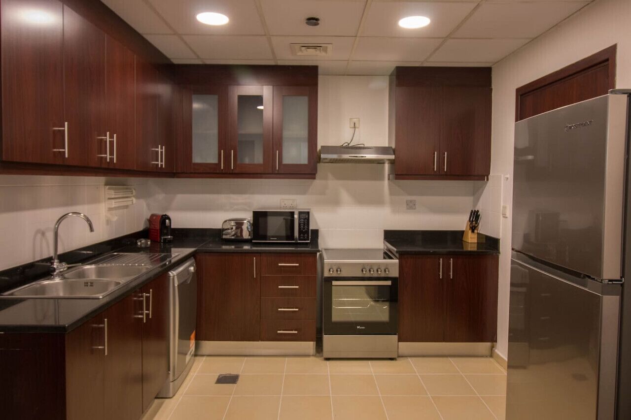 Kühlschrank, Mikrowelle, Ofen, Herdplatte