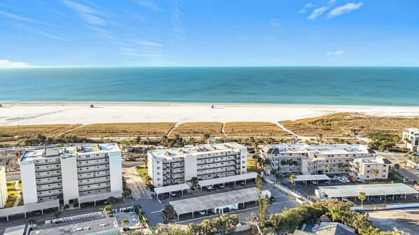 Exterior - Dramatic Siesta Key Gulf Views 3 Bed 3 Bath Top Floor Steps to Beach (Siesta Key)
