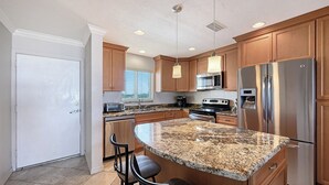 Coffee/tea maker, fridge, microwave, oven - Dramatic Siesta Key Gulf Views 3 Bed 3 Bath Top Floor Steps to Beach (Siesta Key)