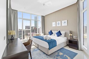 1 bedroom, iron/ironing board, free WiFi, bed sheets - Elegant 1BR | Spacious & Luxury | Canal View (Dubai)