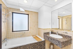 Hair dryer - Beautiful Sea and Marina View | Premium 2BR in JBR (JBR, Dubai)
