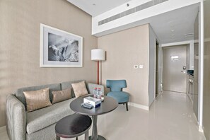 Smart TV, stereo - Premium Studio with Canal View (Business Bay, Dubai)