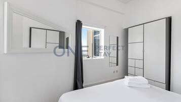 1 Schlafzimmer, Schreibtisch, BĂŒgeleisen/BĂŒgelbrett, kostenloses WLAN