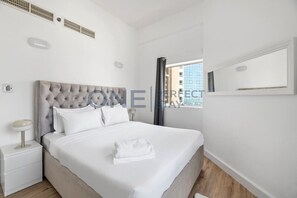 1 bedroom, desk, iron/ironing board, free WiFi - Comfy 1BR with Lake View (JLT, Dubai)
