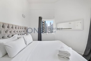1 bedroom, desk, iron/ironing board, free WiFi - Comfy 1BR with Lake View (JLT, Dubai)