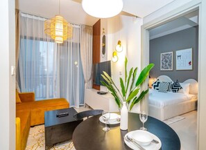 1 bedroom, iron/ironing board, free WiFi, bed sheets - 1BR in Business Bay with Beautiful Canal View! (Dubai)