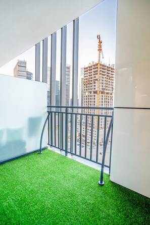 Property grounds - 1BR in Business Bay with Beautiful Canal View! (Dubai)