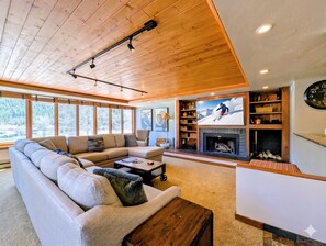 Smart-TV, Kamin, Stereoanlage