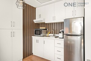 Fridge, microwave, oven, stovetop