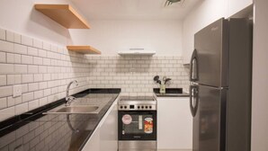 Coffee/tea maker, fridge, microwave, oven