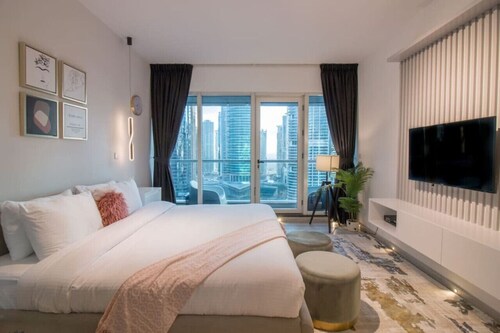 Canal-Side Charm: Studio living at Dubai Arch