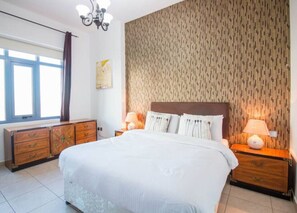 2 habitaciones, escritorio, tabla de planchar con plancha y wifi gratis