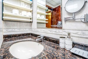 ヘアドライヤー、タオル