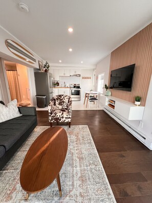 Living area - Lil' Atlantic at Salisbury Beach (Salisbury)