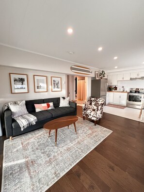 Living area - Lil' Atlantic at Salisbury Beach (Salisbury)